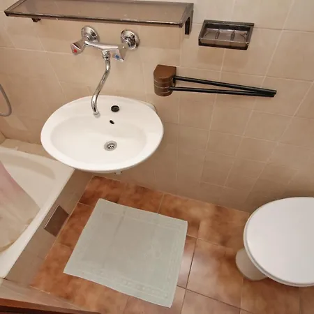 Nemira 5884c Apartamento